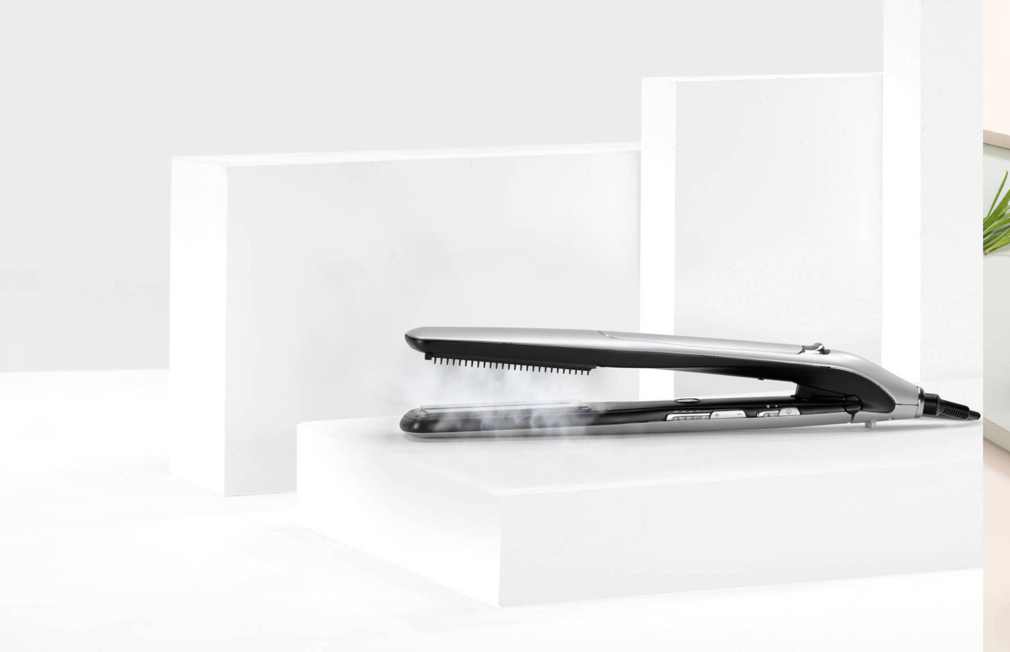 Les lisseurs « Steam Lustre » et « Straight & Curl Brillance »